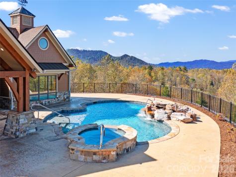 946 Ridge Road Green Mountain NC 28740
