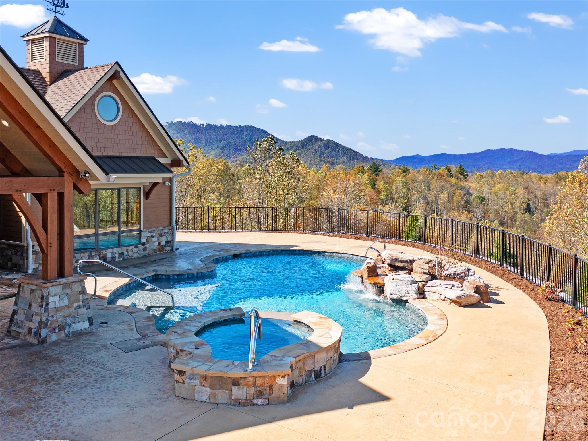 946 Ridge Road Green Mountain NC 28740