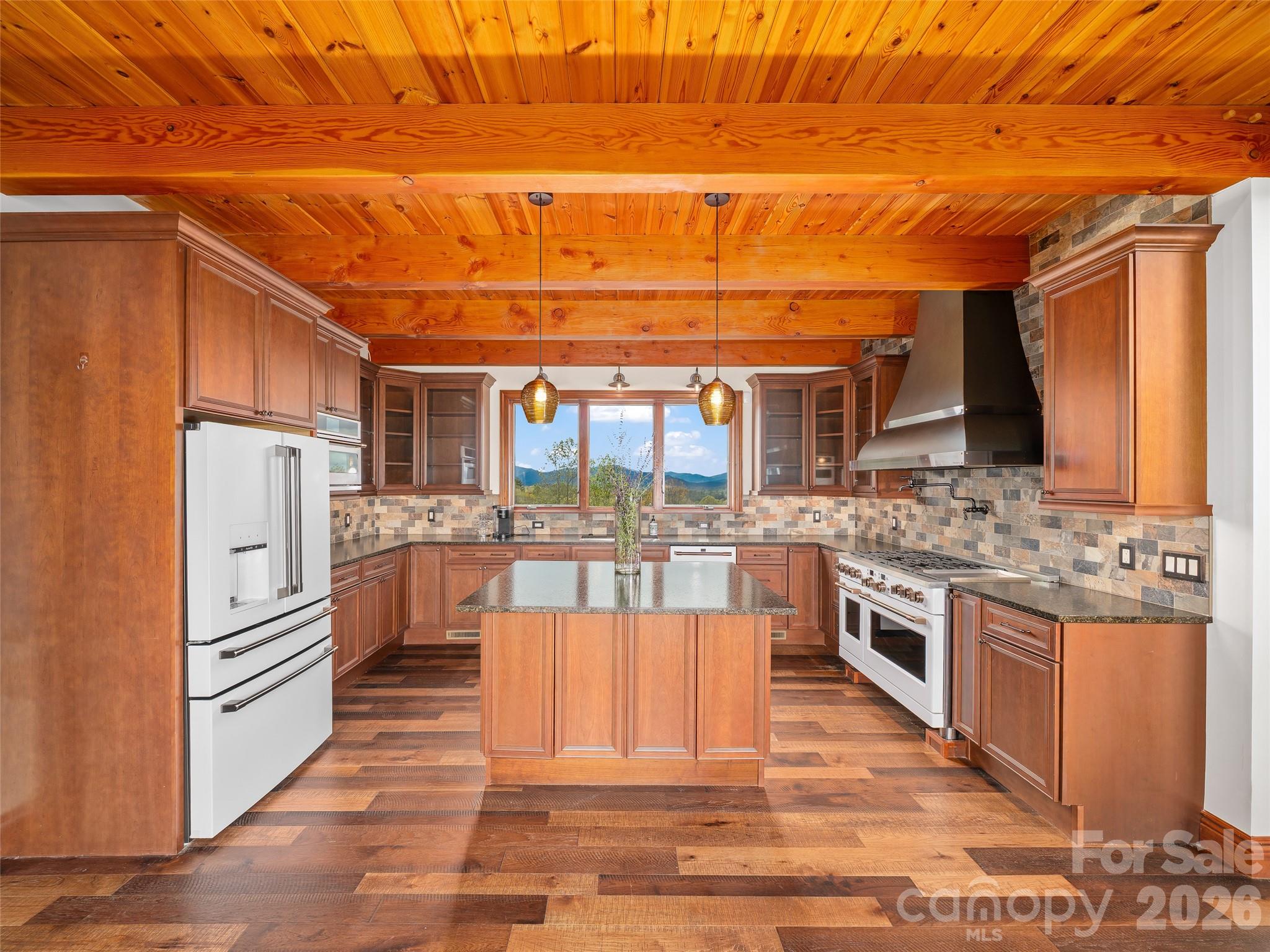 946 Ridge Road Green Mountain NC 28740