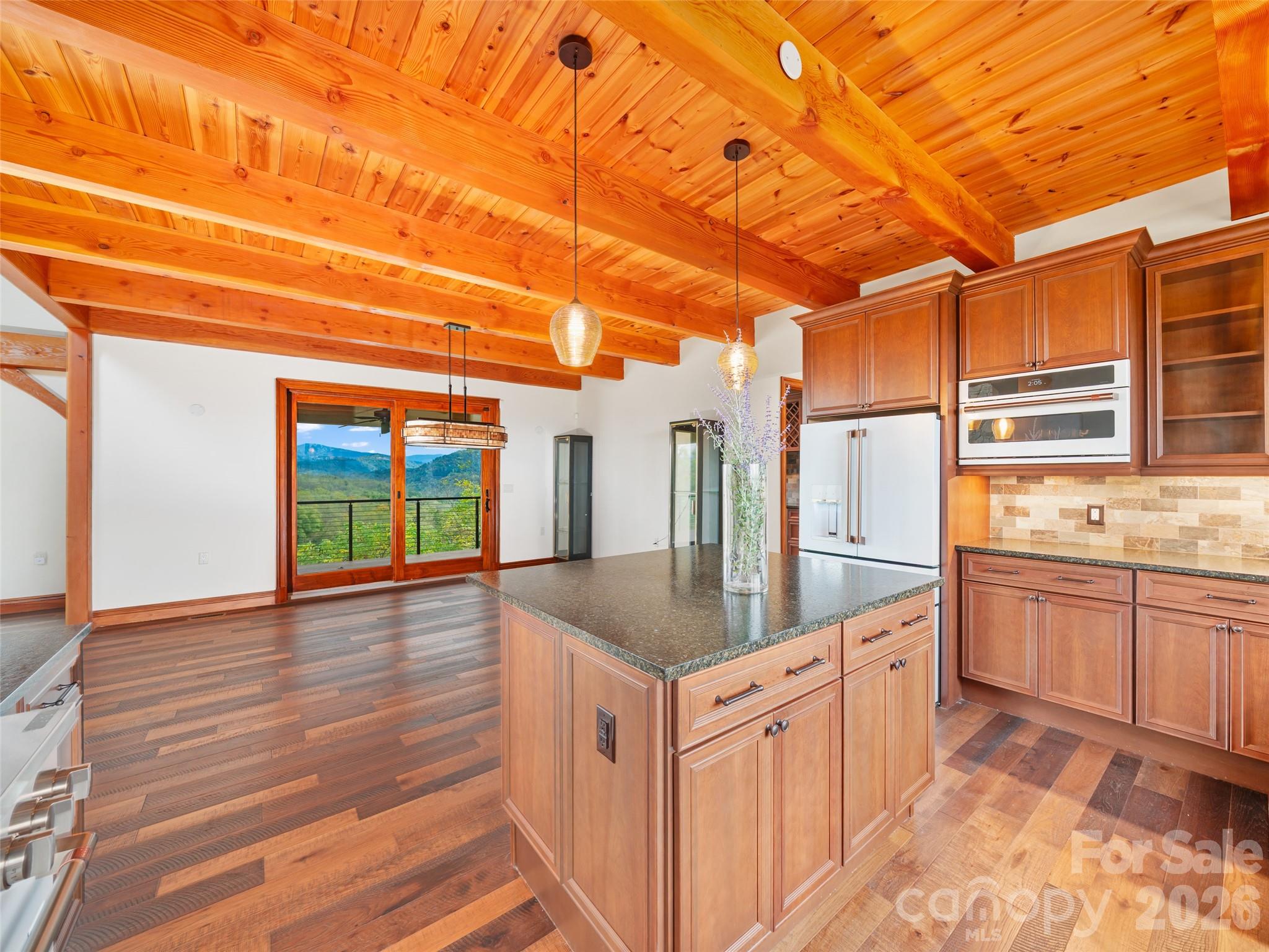 946 Ridge Road Green Mountain NC 28740