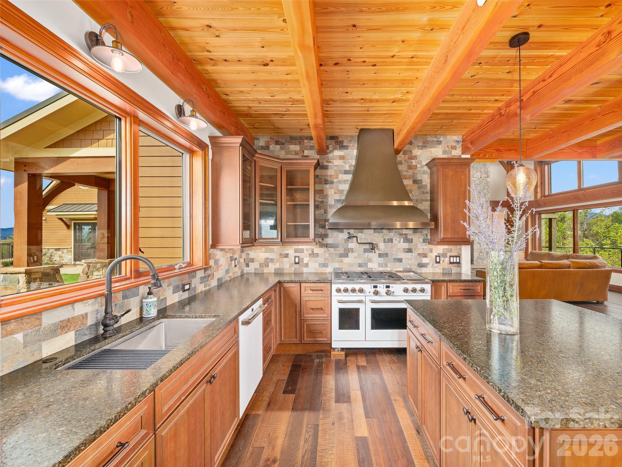 946 Ridge Road Green Mountain NC 28740
