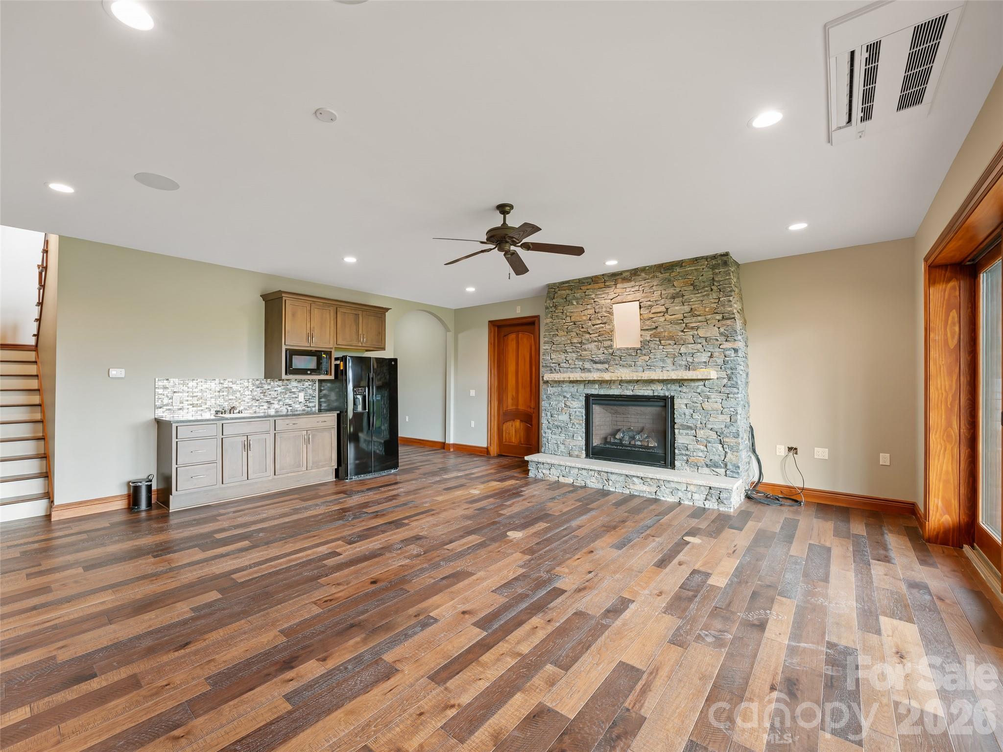946 Ridge Road Green Mountain NC 28740