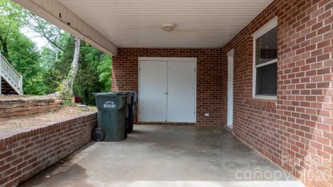 411 20th Avenue NE Hickory NC 28601