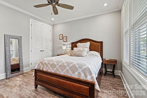8718 Festival Way Charlotte NC 28215