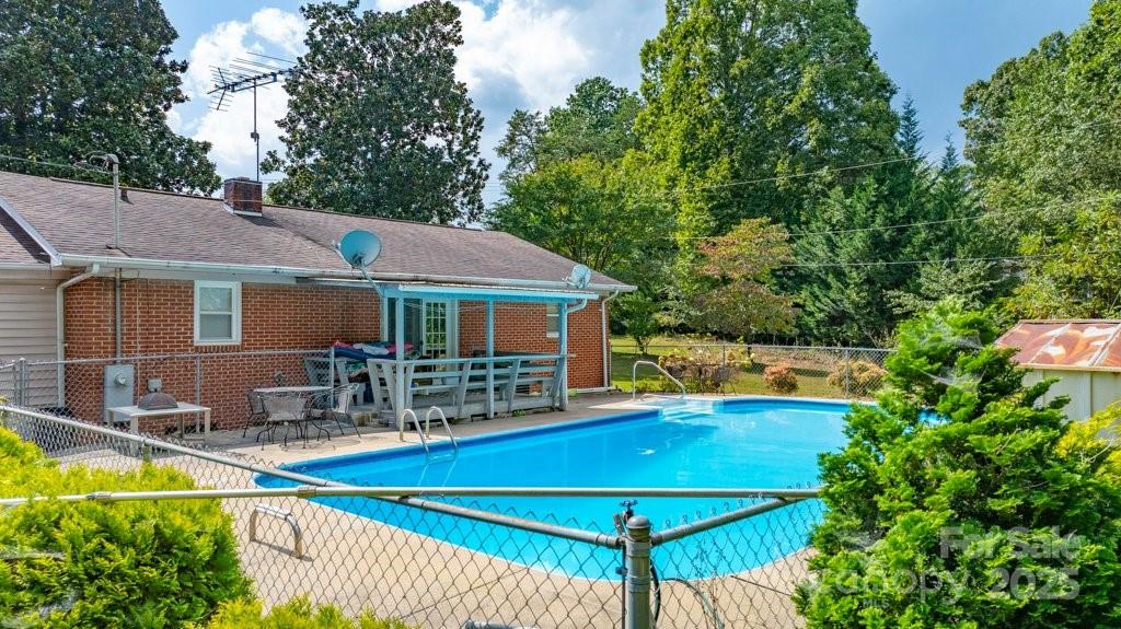 489 Ned Mcgimsey Road Nebo NC 28761