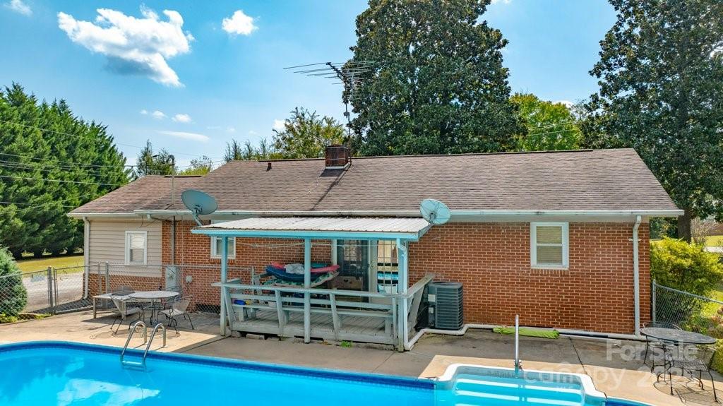 489 Ned Mcgimsey Road Nebo NC 28761