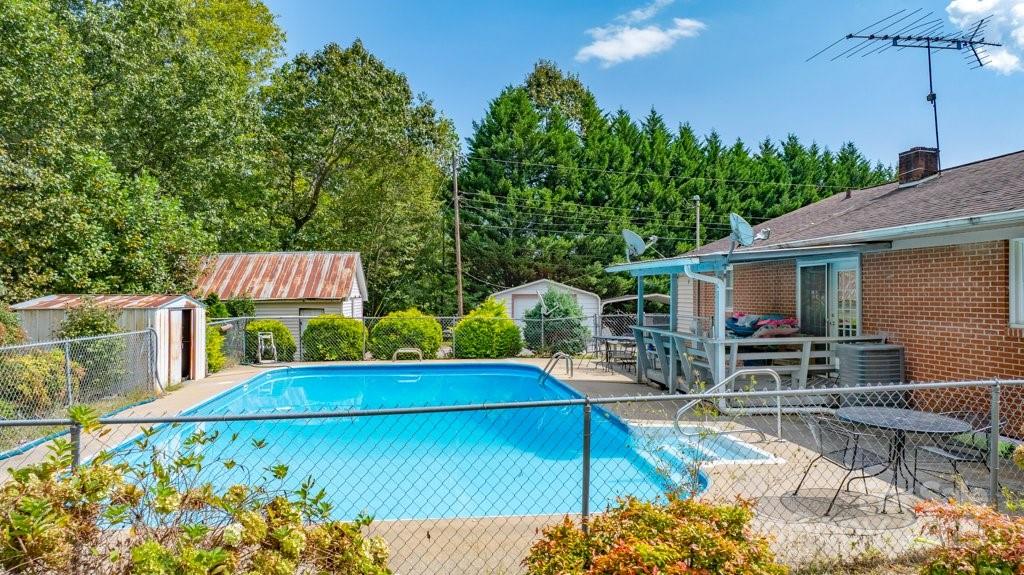 489 Ned Mcgimsey Road Nebo NC 28761