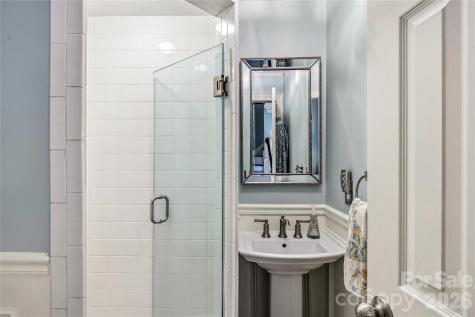 1218 Everette Place Hendersonville NC 28791
