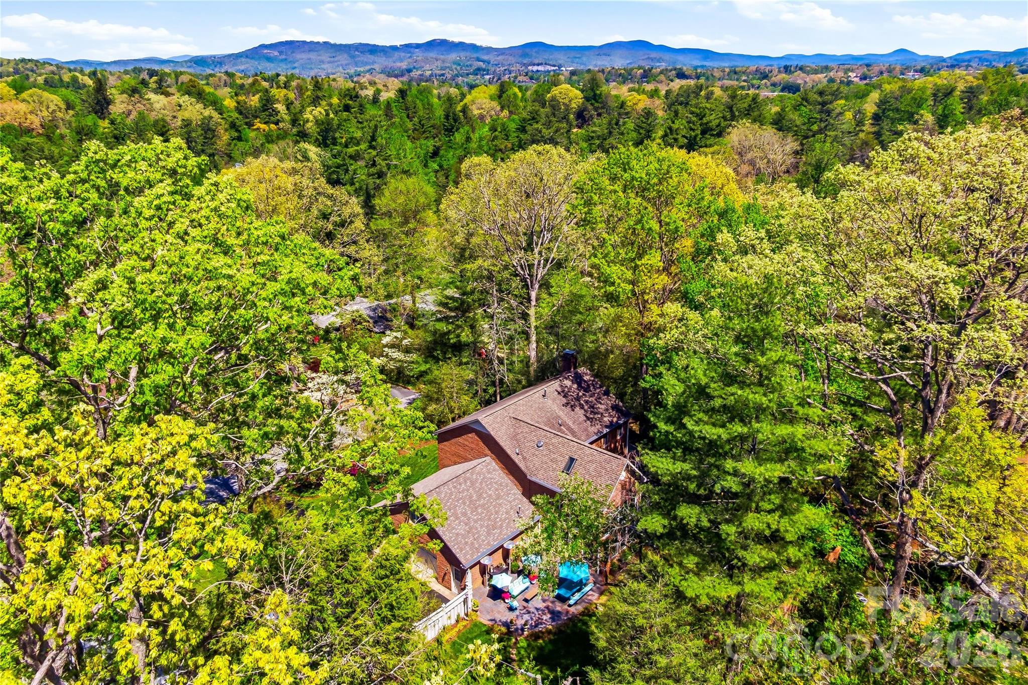 1218 Everette Place Hendersonville NC 28791