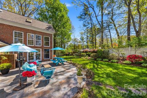 1218 Everette Place Hendersonville NC 28791