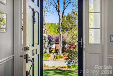 1218 Everette Place Hendersonville NC 28791