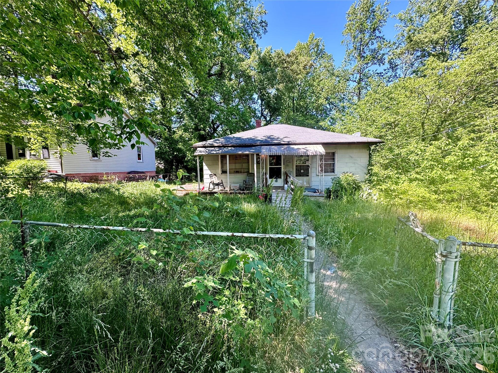 141 10th Avenue SE Hickory NC 28602