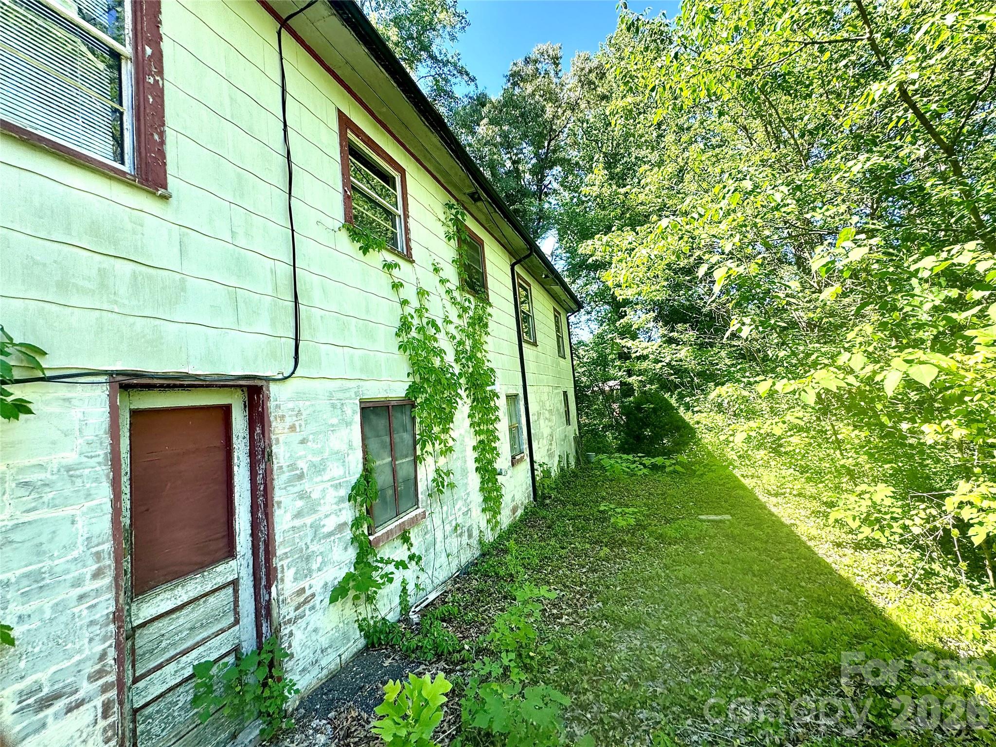 141 10th Avenue SE Hickory NC 28602