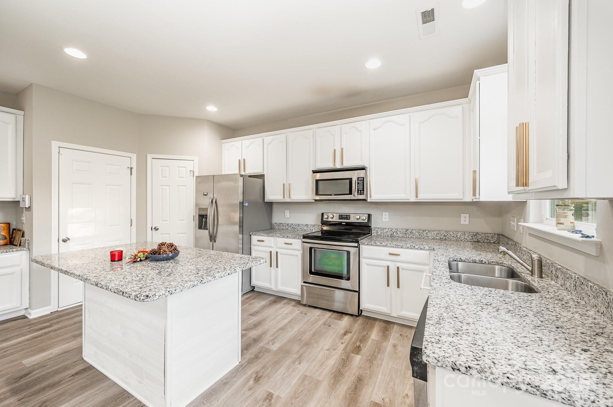 1607 Swan Drive Charlotte NC 28216