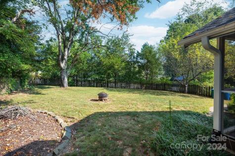 255 Dogwood Road Candler NC 28715