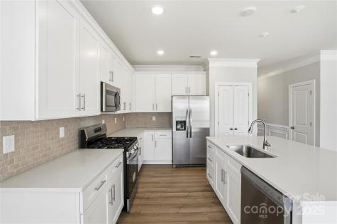 6027 Veld Court Charlotte NC 28215