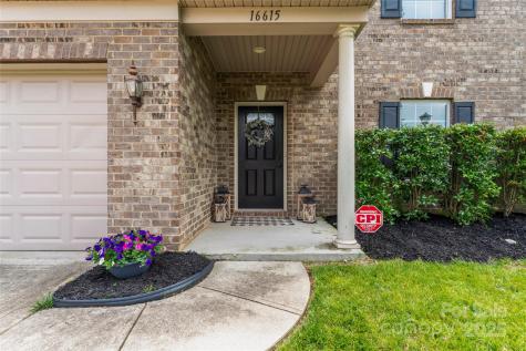 16615 Crimson Sargent Drive Charlotte NC 28213