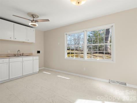 76 Maple Springs Road Asheville NC 28805