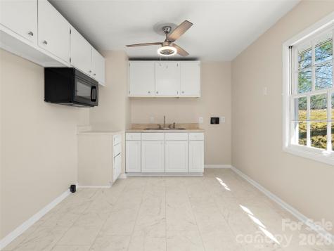 76 Maple Springs Road Asheville NC 28805