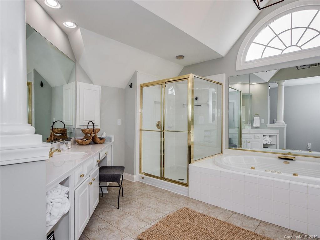 8622 Briar Oak Court Charlotte NC 28226