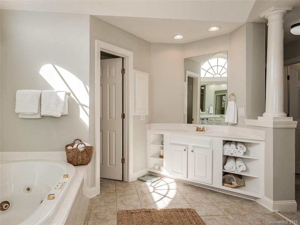 8622 Briar Oak Court Charlotte NC 28226