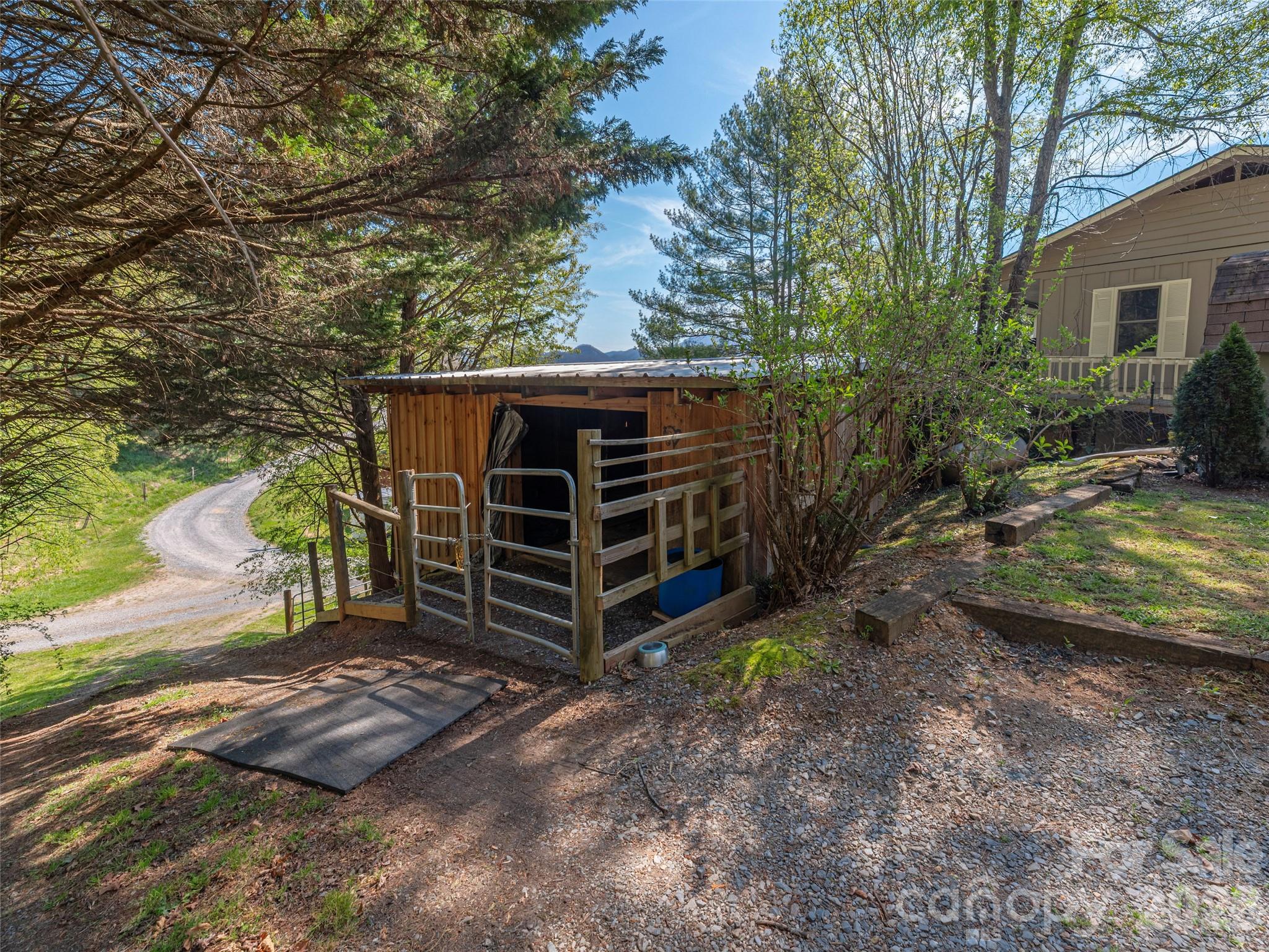 55 Round Top Road Waynesville NC 28785