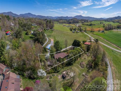 55 Round Top Road Waynesville NC 28785