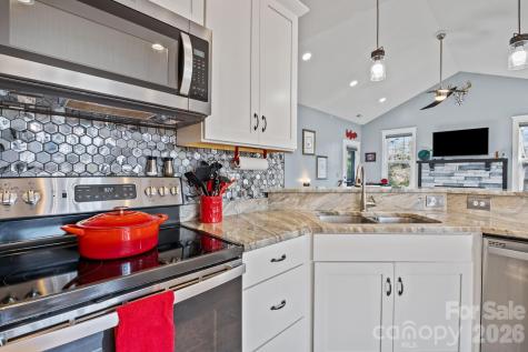 2 Wood Path Lane Arden NC 28704