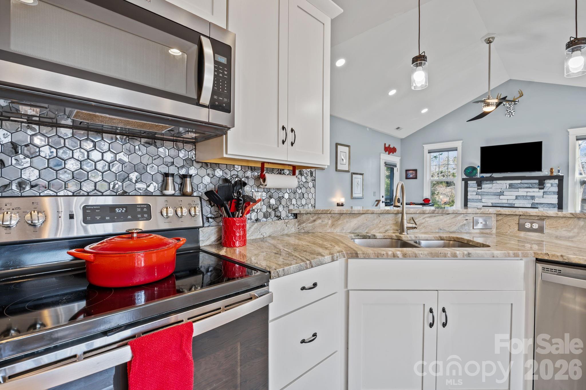 2 Wood Path Lane Arden NC 28704