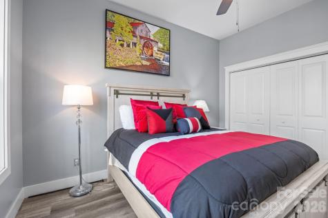 2 Wood Path Lane Arden NC 28704