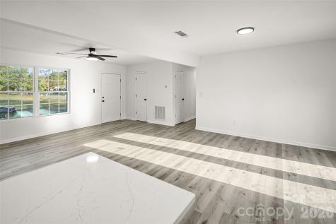 10107 Clairemore Place Charlotte NC 28216