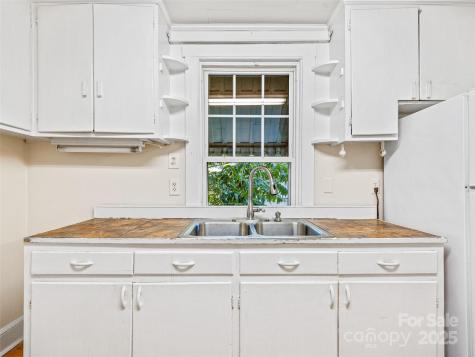 11 Craig Circle Asheville NC 28805