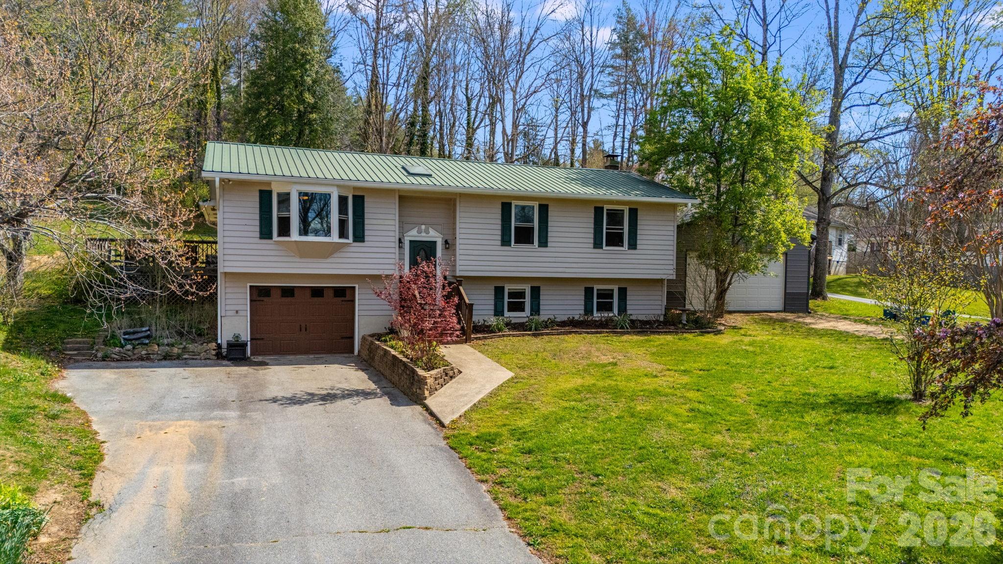 99 S Rowe Road Hendersonville NC 28792