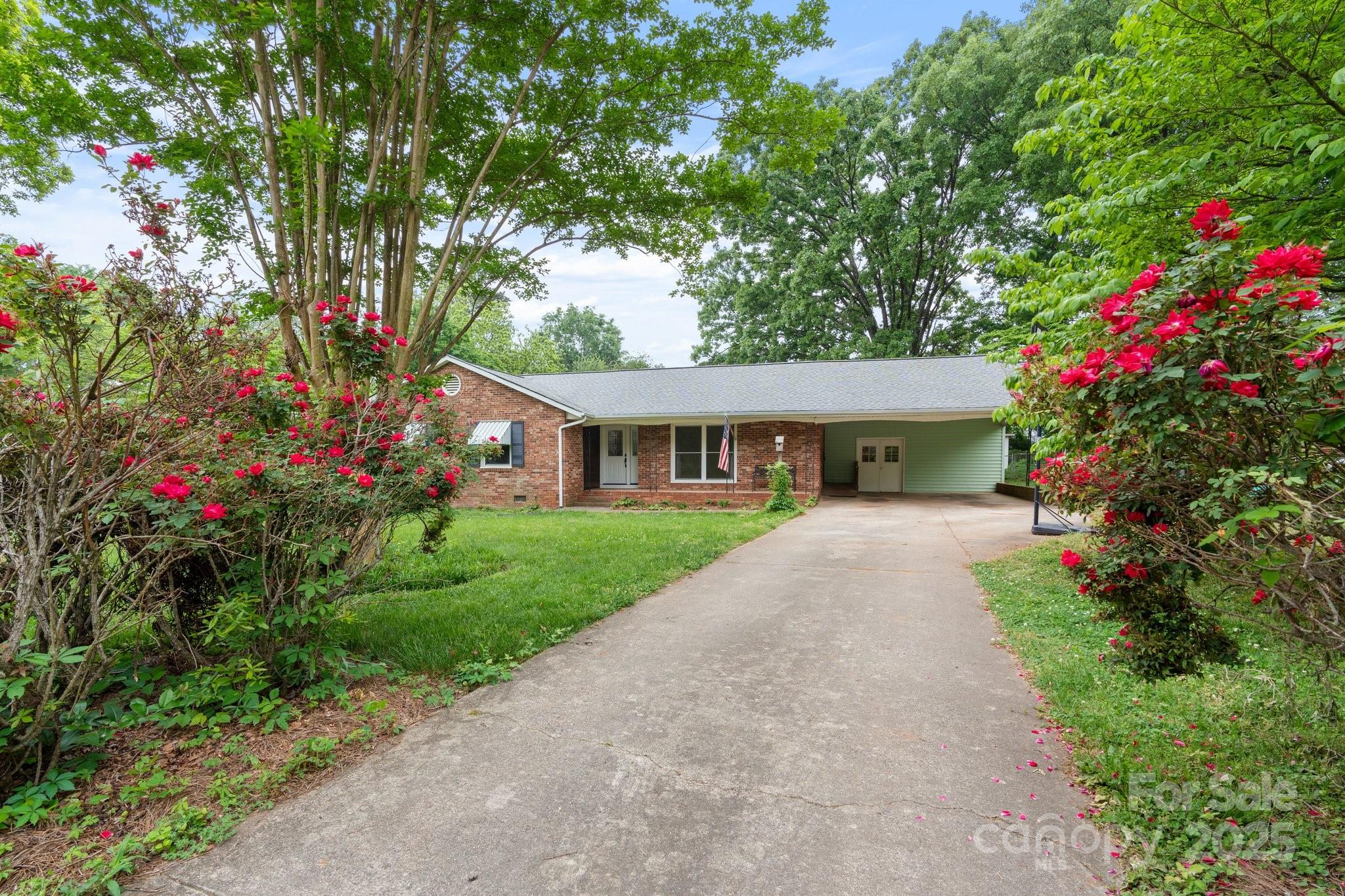 8903 Larchmont Circle Charlotte NC 28214