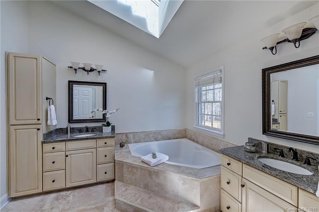 3911 Huckleberry Road Charlotte NC 28210
