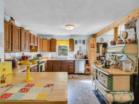 214 Crystal Creek Lane Green Mountain NC 28740