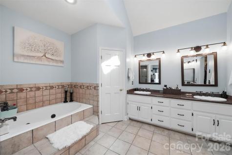 401 Stonecroft Drive Lenoir NC 28645