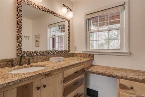 21 Woodcrest Road Asheville NC 28804