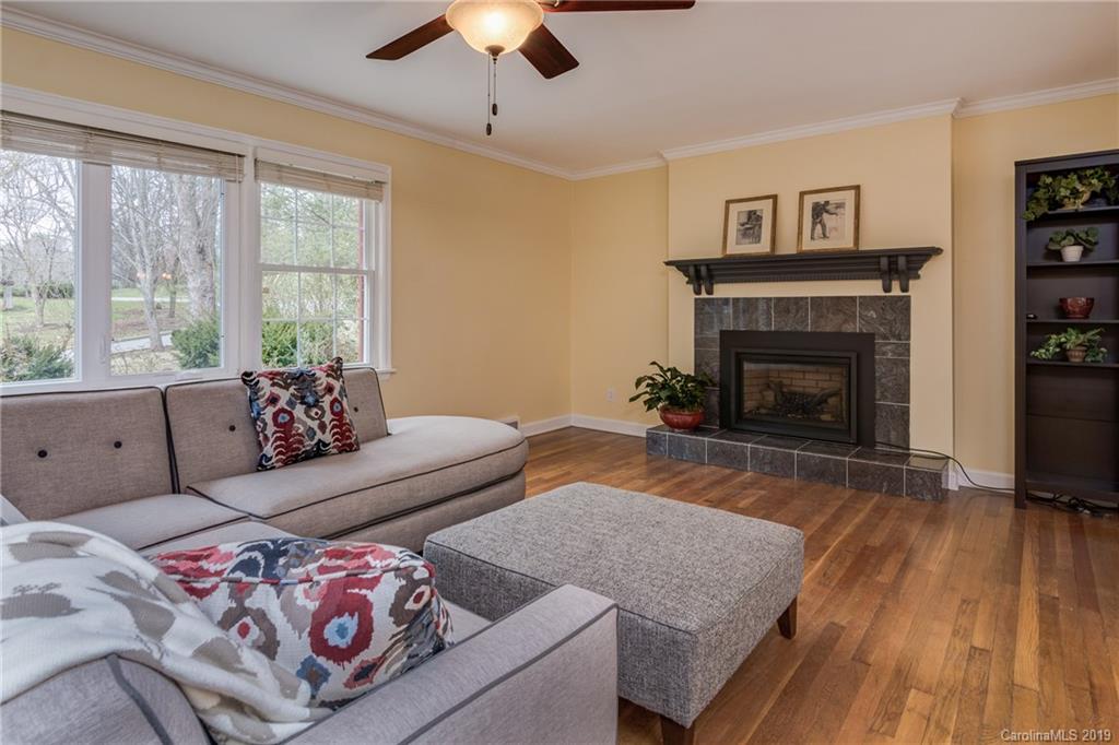 21 Woodcrest Road Asheville NC 28804