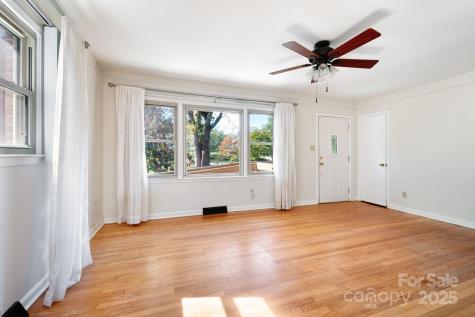 14 Wagon Road Asheville NC 28805