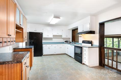 14 Wagon Road Asheville NC 28805