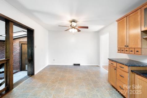 14 Wagon Road Asheville NC 28805