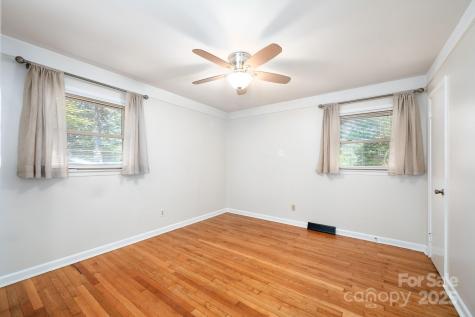 14 Wagon Road Asheville NC 28805