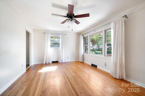 14 Wagon Road Asheville NC 28805