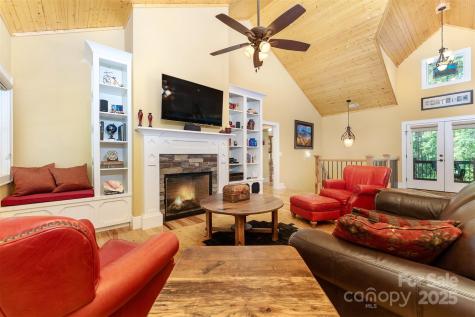 81 Robinhood Road Asheville NC 28804
