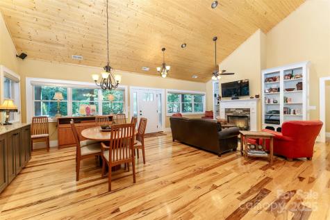 81 Robinhood Road Asheville NC 28804