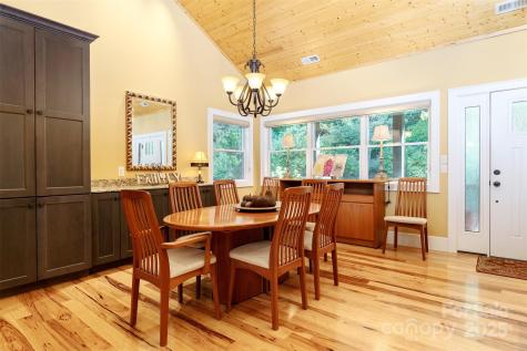 81 Robinhood Road Asheville NC 28804