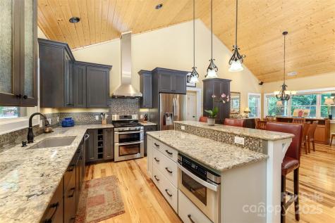81 Robinhood Road Asheville NC 28804