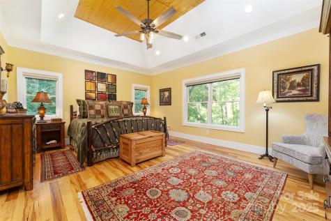 81 Robinhood Road Asheville NC 28804