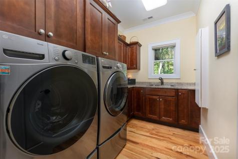 81 Robinhood Road Asheville NC 28804
